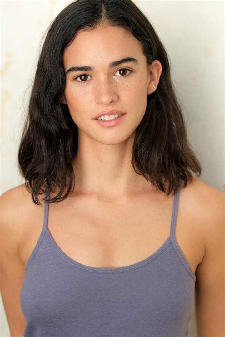 Emma Pasarow- Wiki, Age, Height, Net Worth, Boyfriend, Career