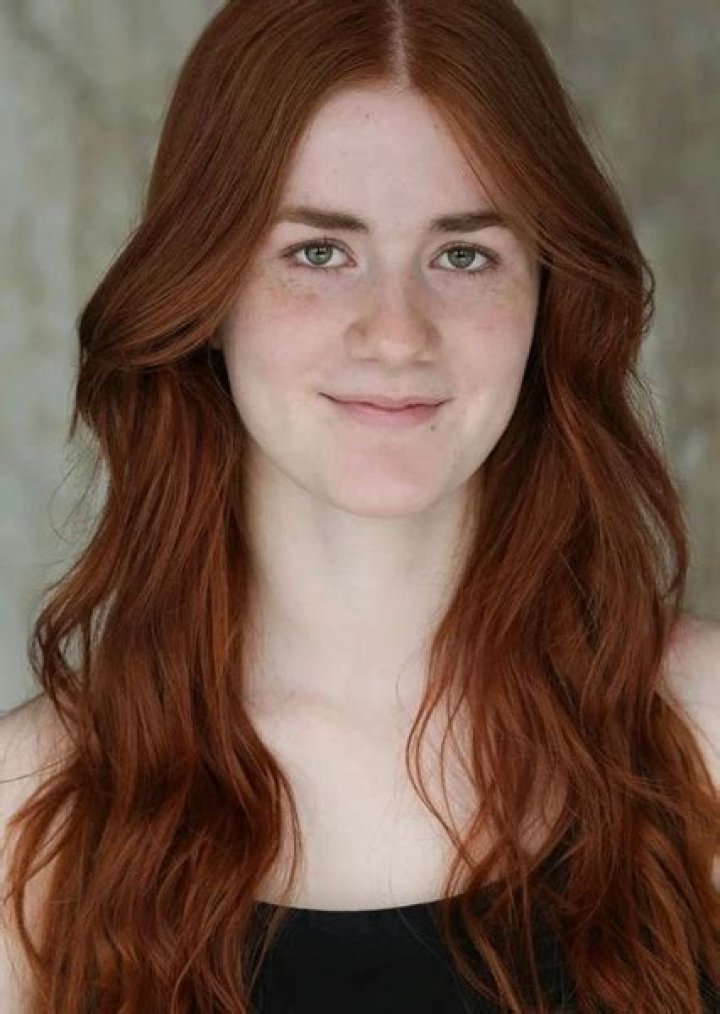 Emma Simpson- Age, Boyfriend, Height, Net Worth, Career, Nationality