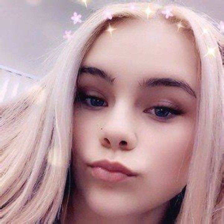 Emma Zurfluh- Age, Net Worth, Height, Boyfriend, Nationality