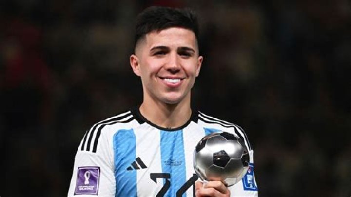 Enzo Fernández- Wiki, Age, Height, Girlfriend, Net Worth, Ethnicity, Career