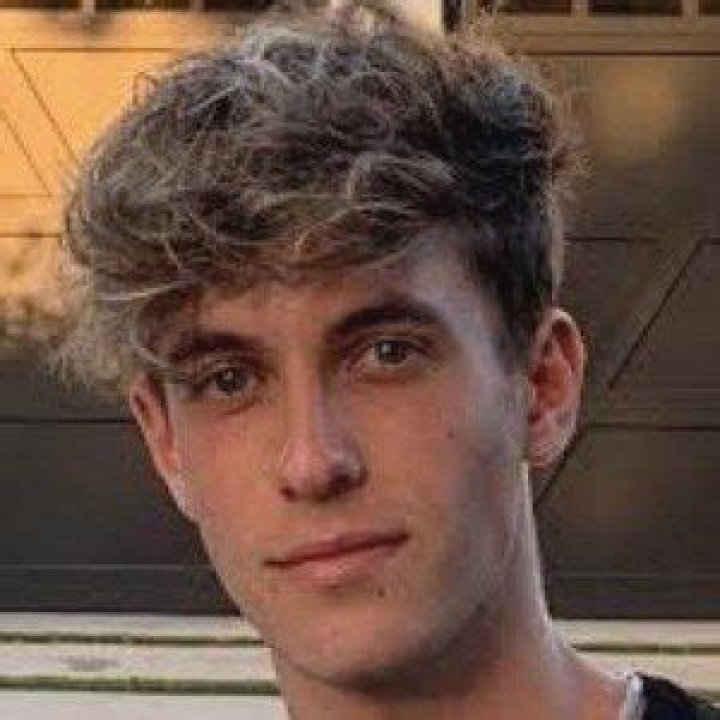 Enzo Frieser- Net Worth, Bio, Age, Height, Girlfriend, Nationality, Facts