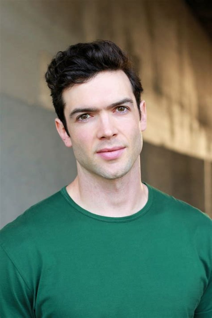 Ethan Peck- Wiki, Age, Height, Net Worth, Girlfriend, Ethnicity