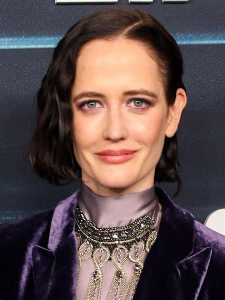 Eva Green- Net worth, Bio, Boyfriend, Height, Weight, Age