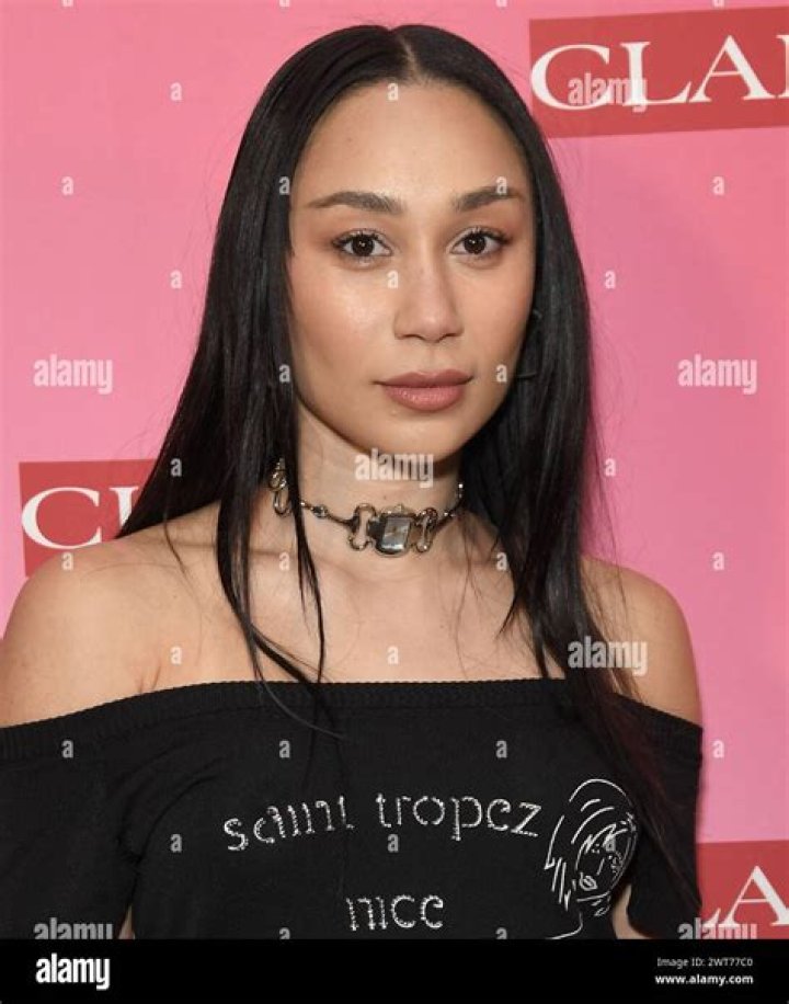 Eva Gutowski- Net Worth, Bio, Age, Boyfriend, Parents, Height, Instagram