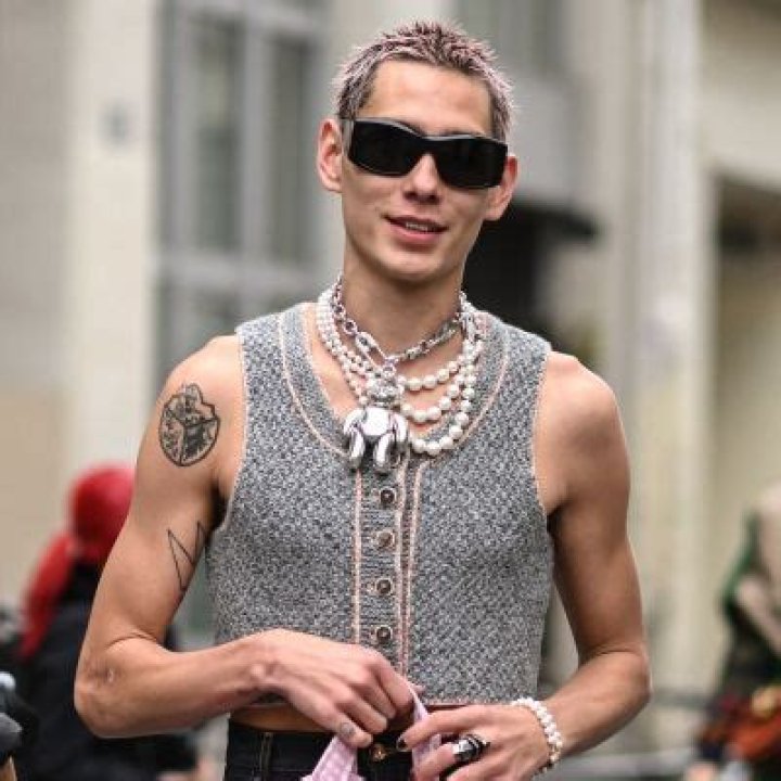 Evan Mock Girlfriend: Is He Dating Anyone? Is He Gay? Sexuality And Relationship