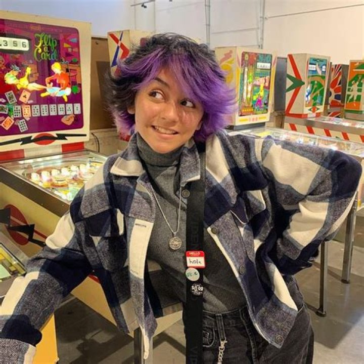 Evangeline Lomelino- Age, Height, Net worth, Boyfriend, Dating