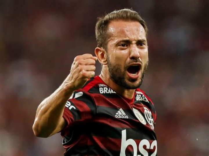 Everton Ribeiro- Wiki, Biography, Age, Height, Net Worth, Wife