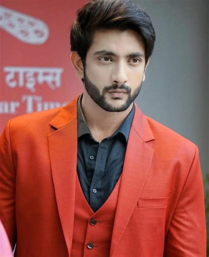 Fahmaan Khan- Wiki, Age, Height, Net Worth, Girlfriend, Dating