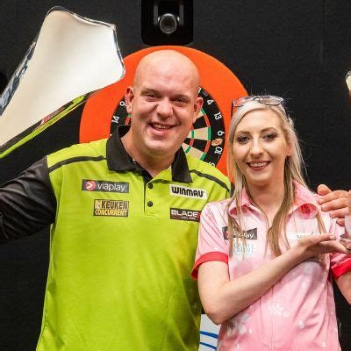 Fallon Sherrock- Net Worth, Bio, Age, Nationality, Husband, Height, Career