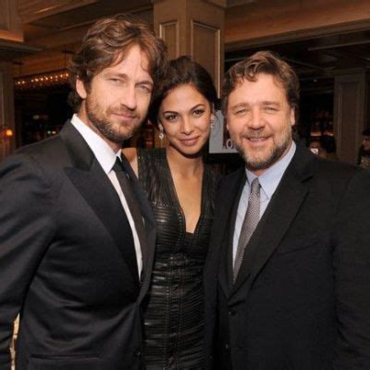 Fans Believe Russell Crowe And Gerard Butler Have A Similar Appearance