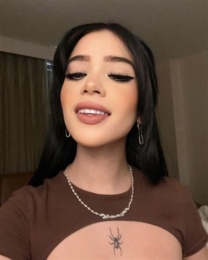 Fernanda Villalobos- Net Worth, Bio, Age, Ethnicity, Height, Career