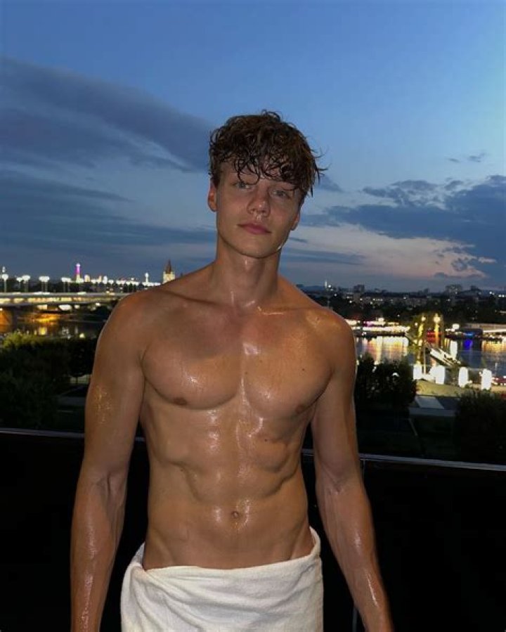 Florian Macek- Age, Net Worth, Height, Girlfriend, Career