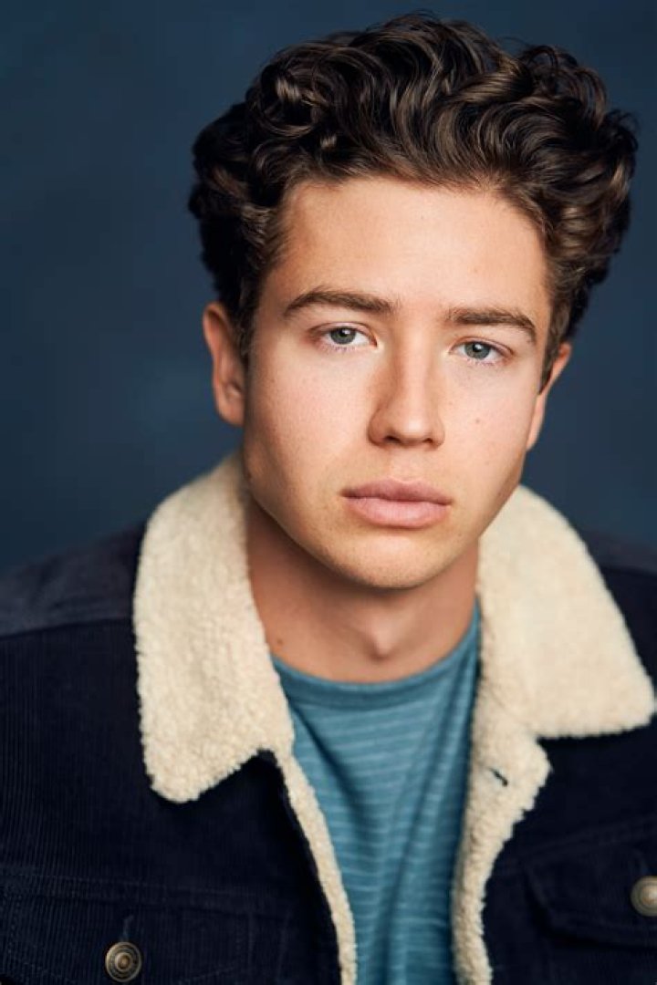 Garrett Ryan- Age, Net Worth, Girlfriend, Height, Weight, Ethnicity