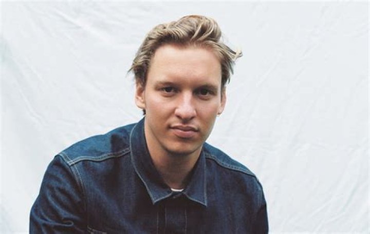 George Ezra- Wiki, Biography, Age, Height, Net Worth, Girlfriend