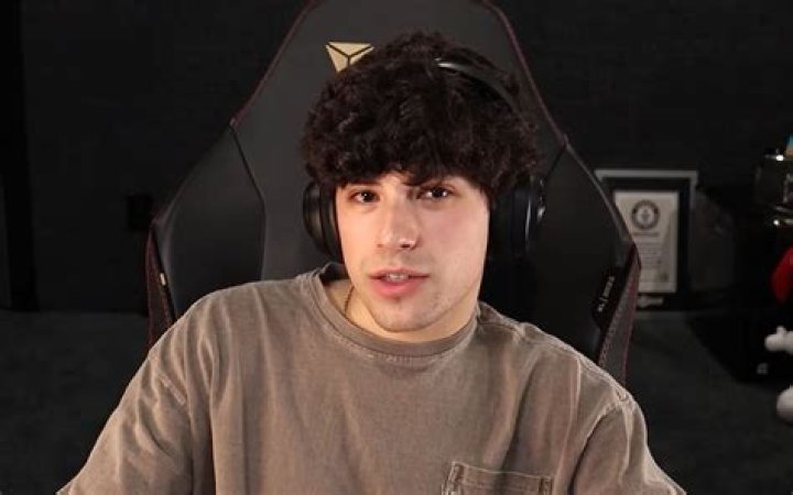 GeorgeNotFound- Bio, Wiki, Age, Girlfriend, Net Worth, Height, Career