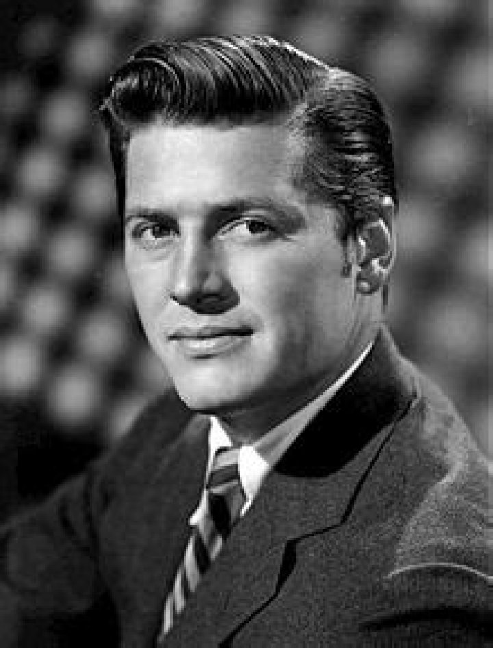 Gordon Macrae- Net Worth, Bio, Age, Nationality, Wife, Height, Career