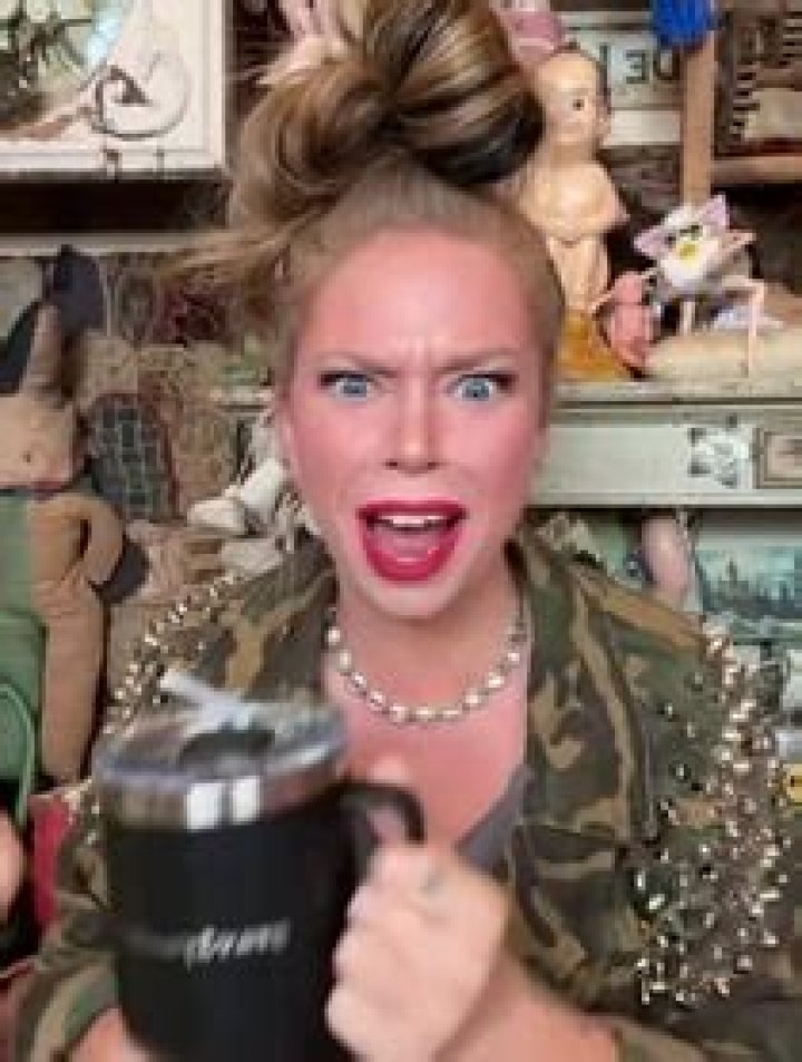 Grav3yardgirl- Wiki, Age, Height, Boyfriend, Net Worth, Career