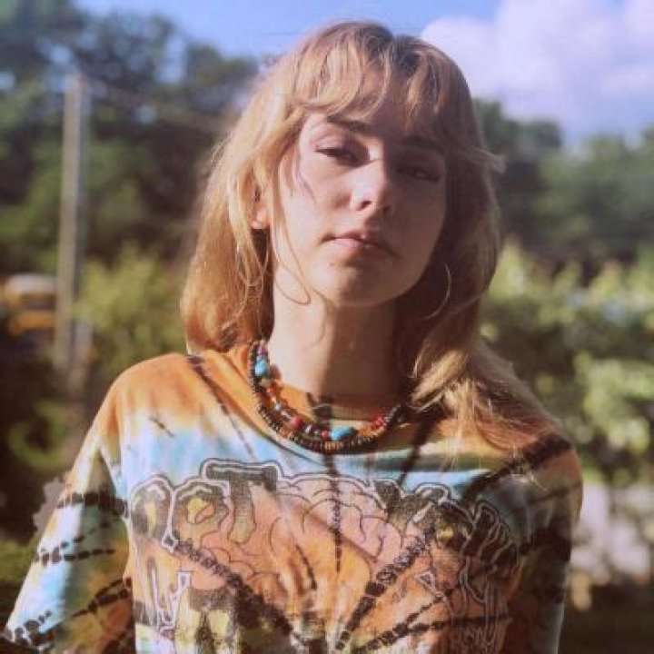 Groovy Mal- All About The TikTok Hair Stylist Influencer