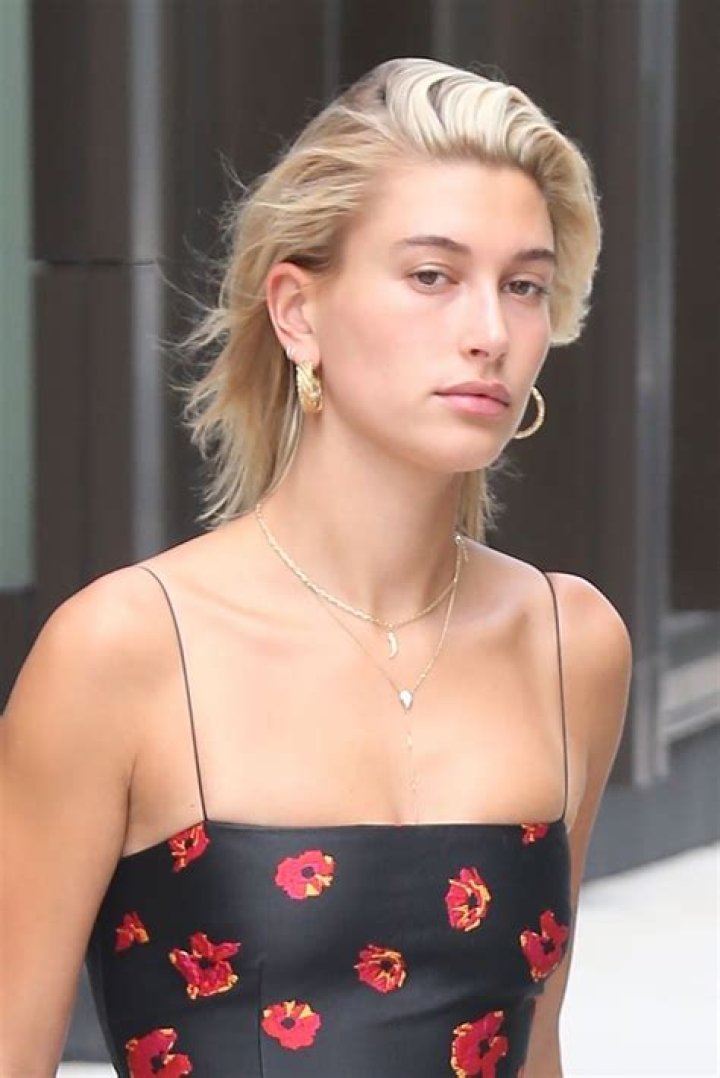 Hailey Baldwin- Age, Height, Net Worth, Husband, Career, Nationality