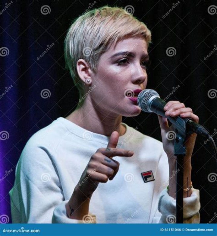 Halsey- Age, Boyfriend, Height, Net Worth, Career, Nationality