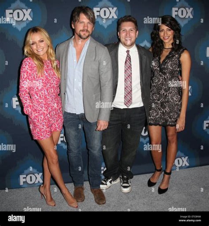 Hang Knighton- Wiki, Age, Husband, Ethnicity, Net Worth, Height, Career