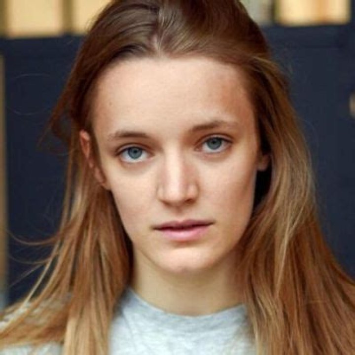 Hanna Hilsdorf Wiki: Is She Dating Anyone? Actress Age And Net Worth Explore