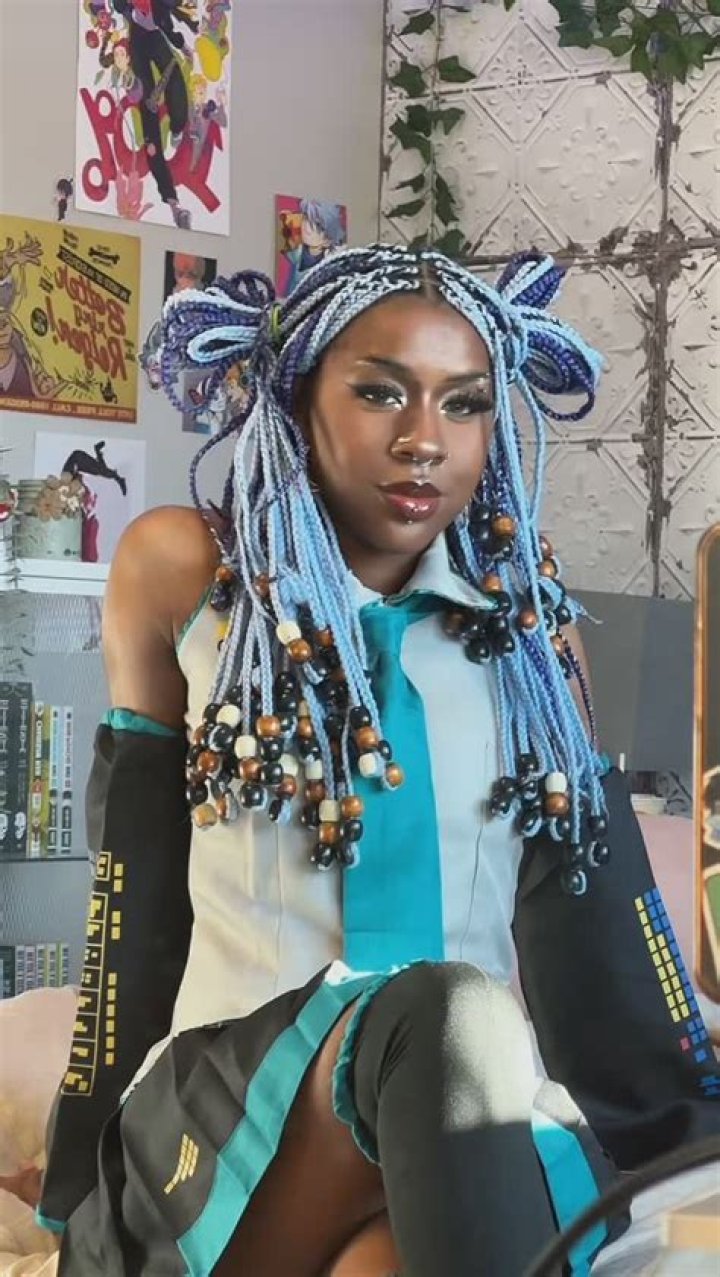 Hannah Sherlie- Age, Net Worth, Height, Boyfriend, Career, Ethnicity