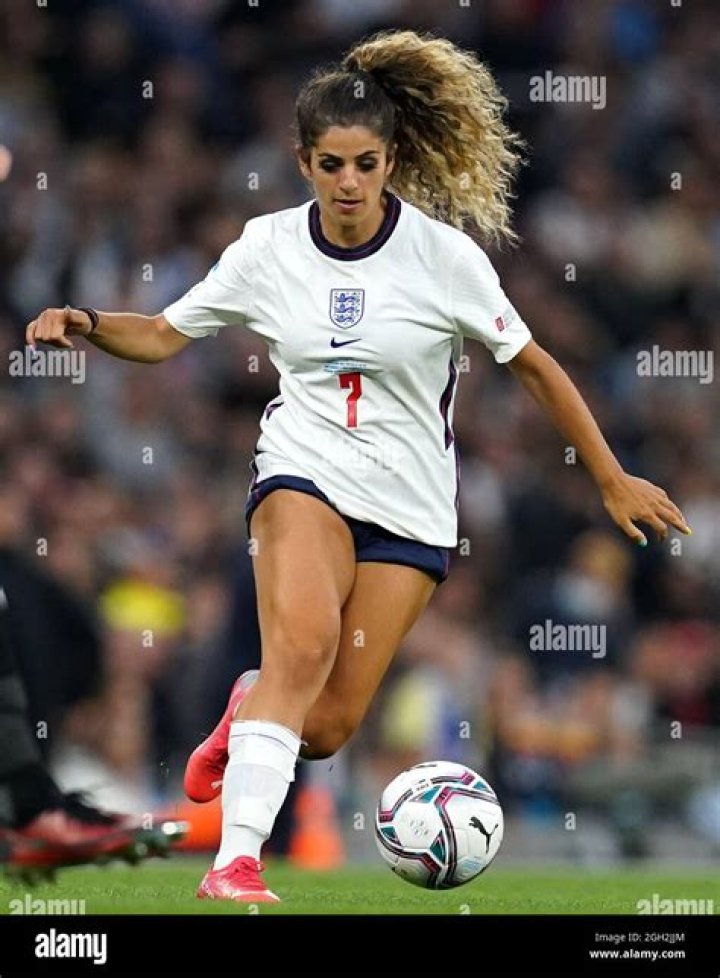 Harriet Pavlou- Age, Height, Net Worth, Boyfriend, Career, Nationality