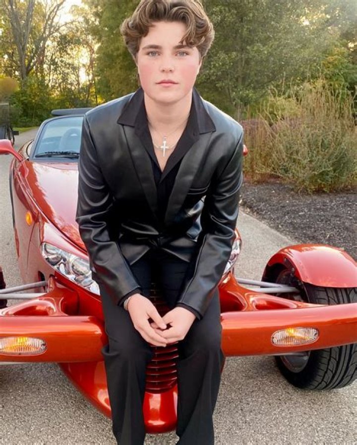 FNet- worth, Age, Bio, Height, Parents, Ethnicity, Career