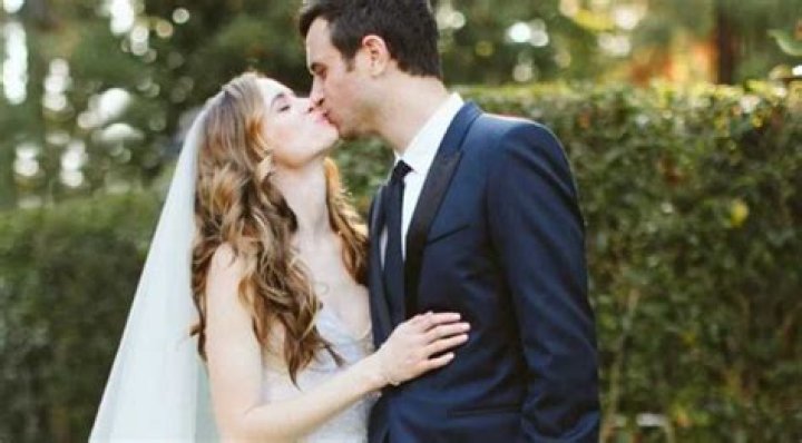 Hayes Robbins- Wiki, Age, Ethnicity, Husband, Height, Net Worth, Career