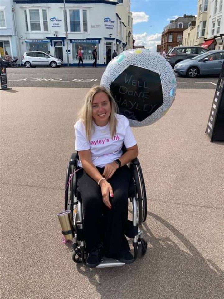 Hayley Bray- Net Worth, Bio, Age, Nationality, Boyfriend, Height, Career