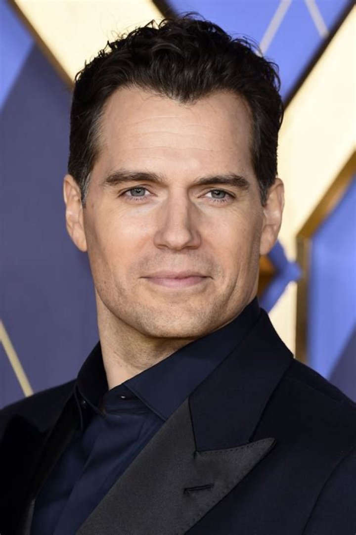 Henry Cavill- Biography, Age, Girlfriend, Height, Net Worth, Career