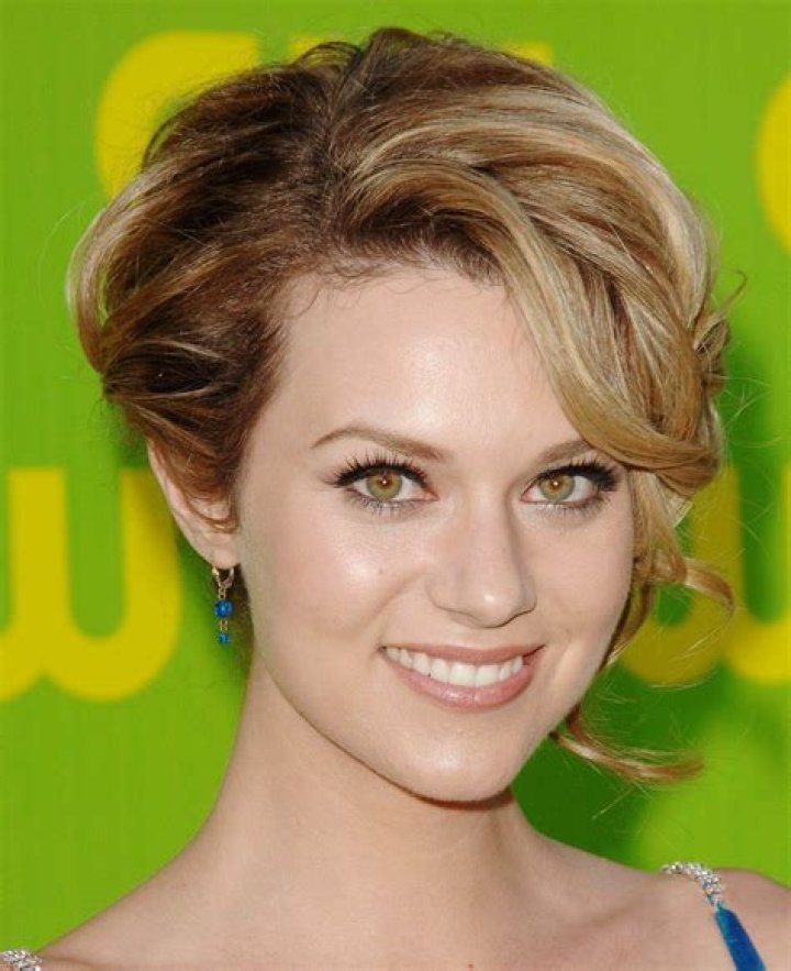 Who Is Hilarie Burton? Wiki, Age, Height, Husband, Net Worth, Ethnicity