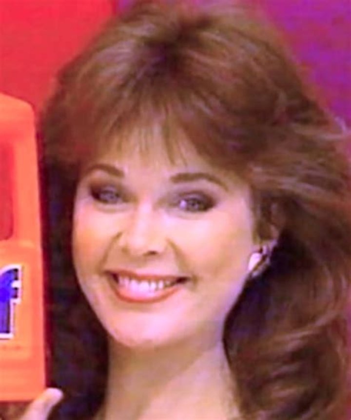 Holly Hallstrom- Wiki, Age, Height, Net Worth, Husband, Ethnicity