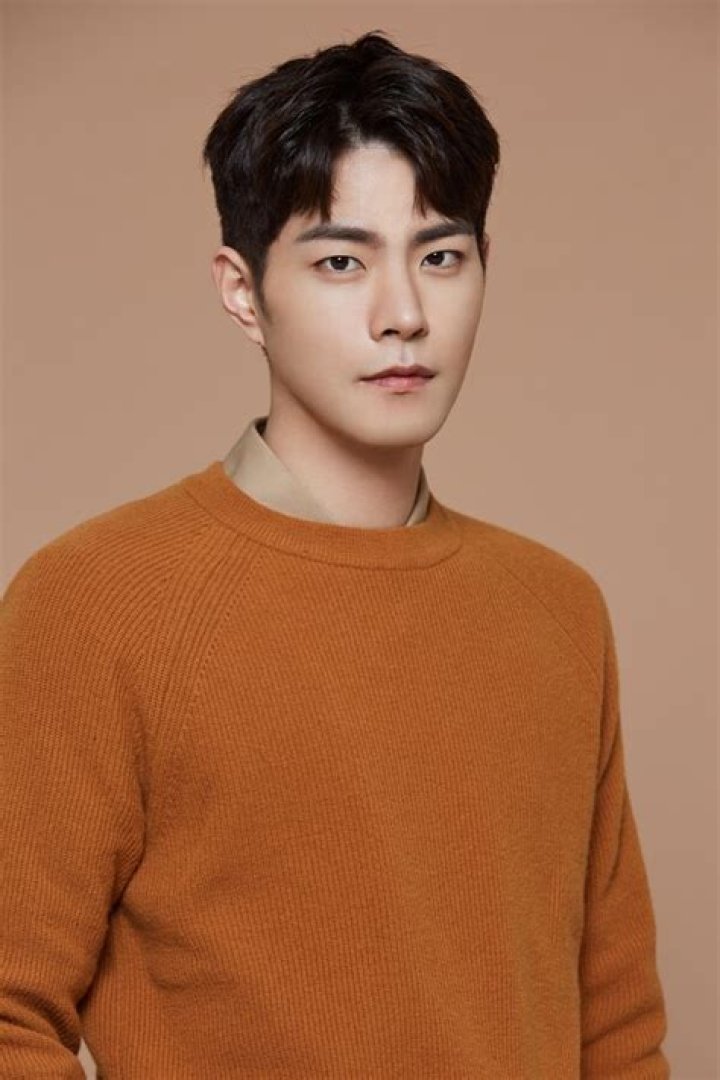 Hong Jong-hyun- Bio, Age, Height, Girlfriend, Dating, Net Worth, Career