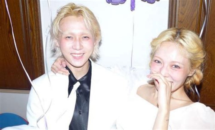 How long have HyunA and DAWN Dated?