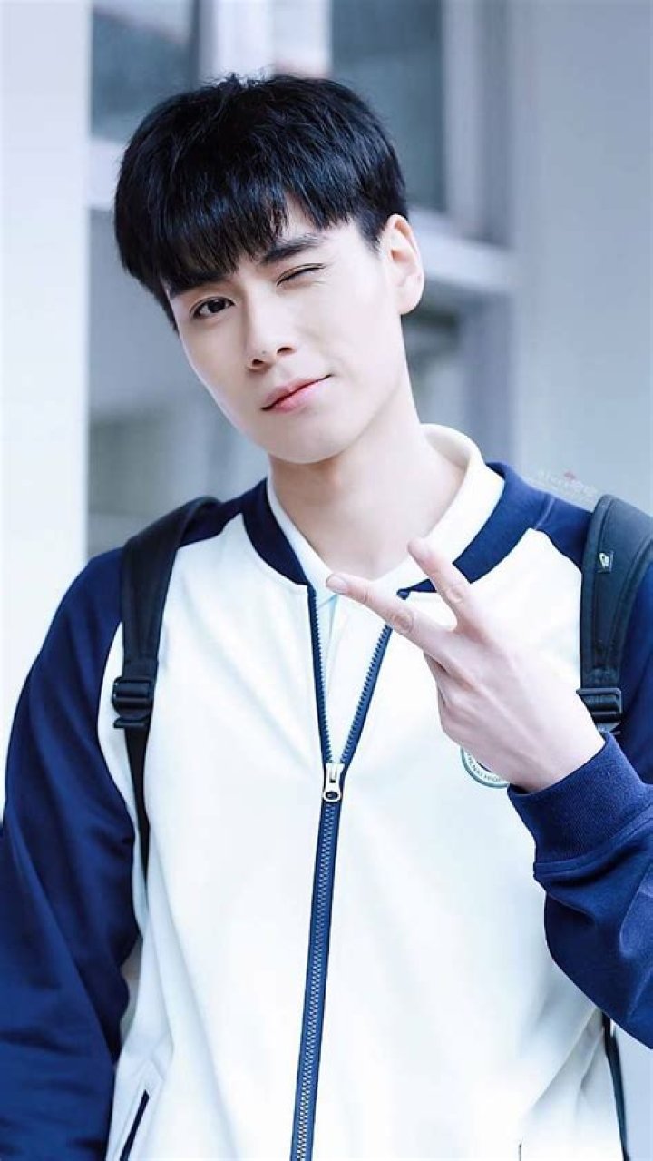 Hu Yitian- Bio, Wiki, Age, Height, Net Worth, Relationship, Career