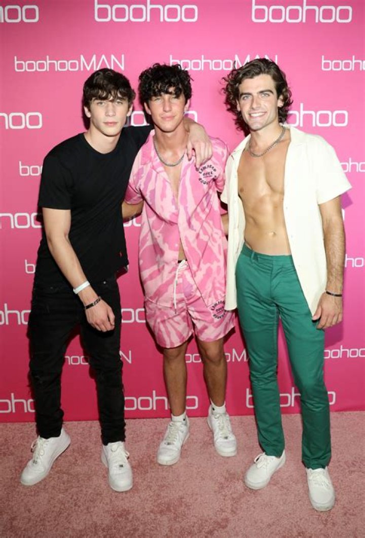 Hunter Rowland- Age, Girlfriend, Height, Net Worth, Nationality