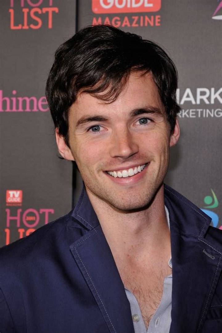 Ian Harding- Wiki, Age, Height, Net Worth, Girlfriend, Ethnicity