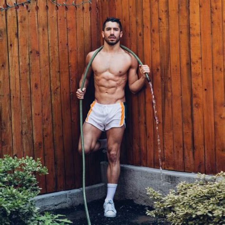 Ian Paget- Bio, Age, Height, Net Worth, Partner, Dating