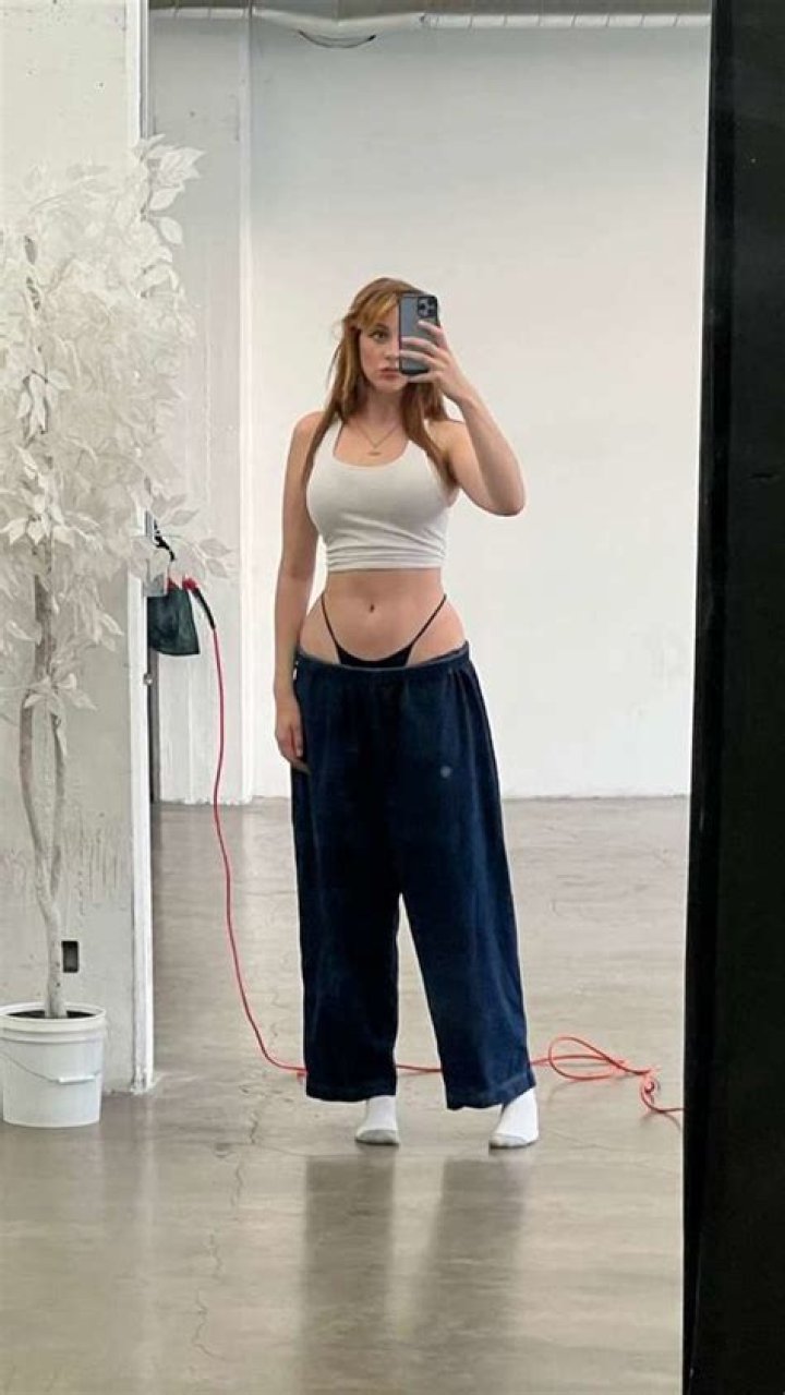 illumitatiana- Age, Net Worth, Height, Boyfriend, Nationality