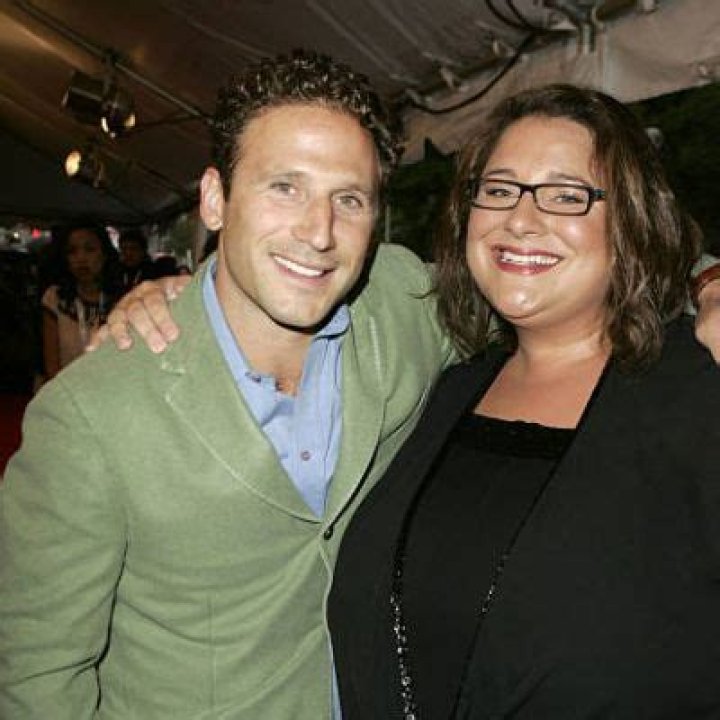 Inside Jennifer Weiner Married Life