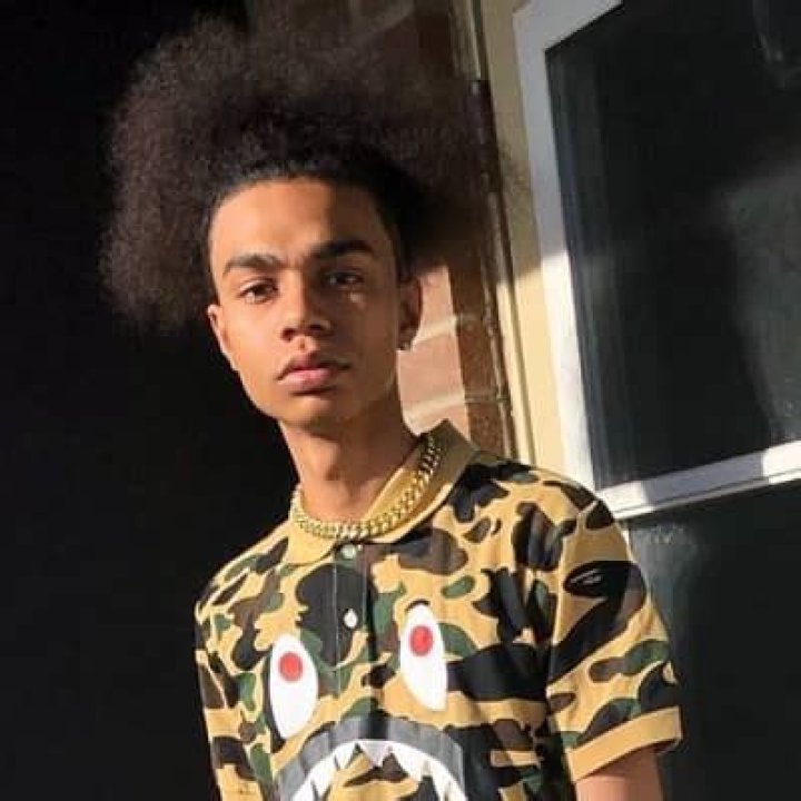 iRunYew- Age, Height, Net Worth, Girlfriend, Career, Nationality