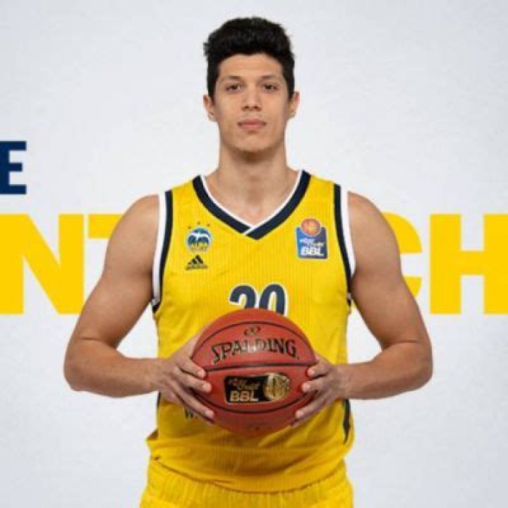 Is Simone Fontecchio Gay? Sexuality, Partner, Parents Revealed