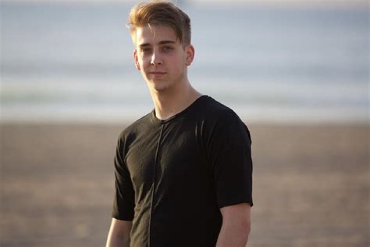 Isaac Lupien- Net Worth, Wiki, Age, Girlfriend, Dating, Ethnicity, Height