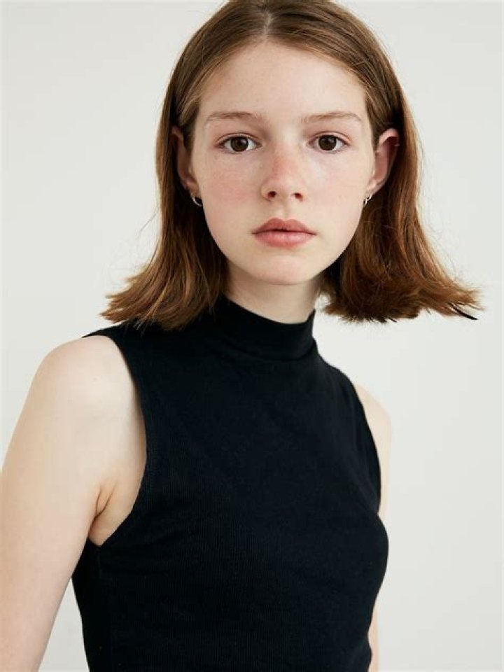 Isabel Jones (Bassist) – Wiki, Age, Height, Net Worth, Boyfriend, Ethnicity