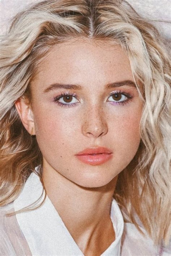 Isabel May- Wiki, Age, Net Worth, Relationship, Height, Career