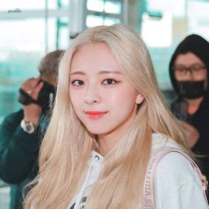 ITZY’s Yuna Shares Her Story Behind The Scenes Of The BTS Highlight Reel