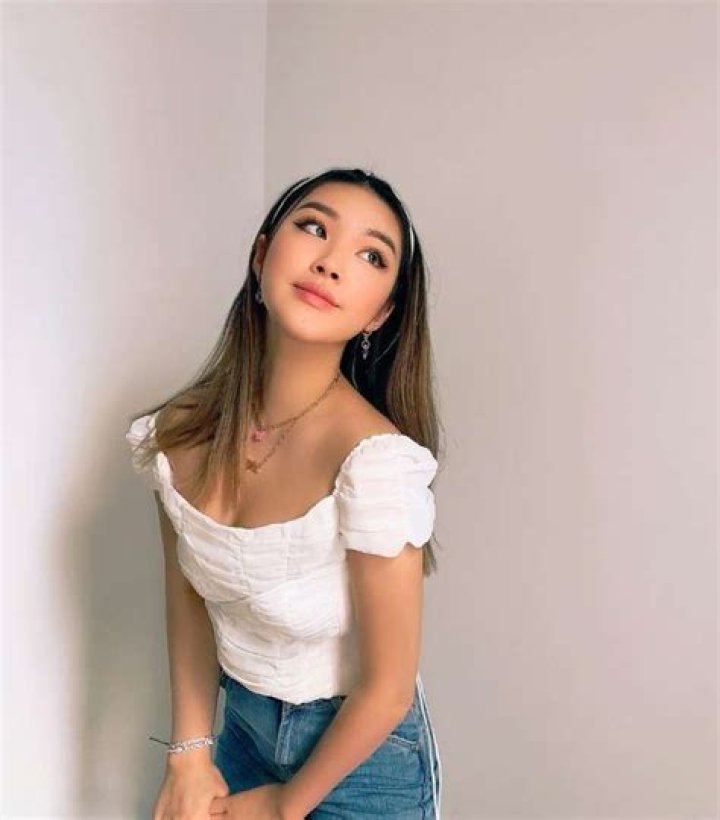 Ivy li- Net worth, Wiki, Age Boyfriend, Height, Religion, Career