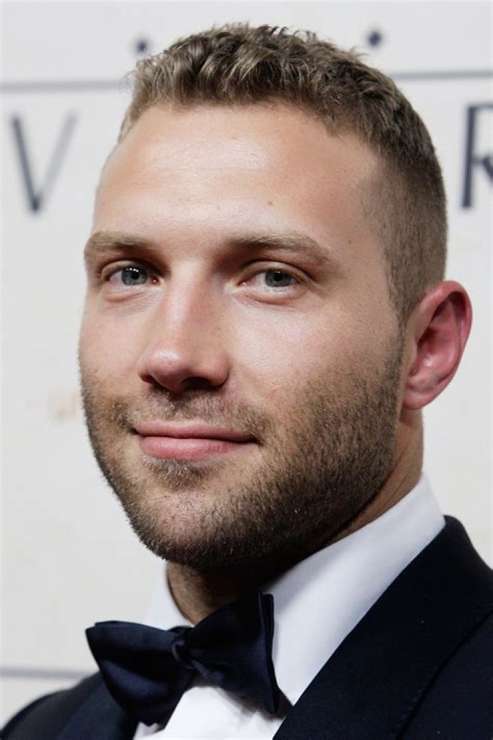Jai Courtney- Wiki, Age, Height, Net Worth, Girlfriend, Ethnicity